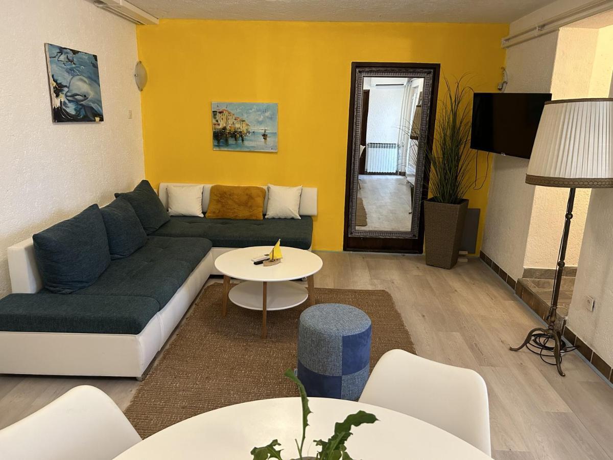 Peaceful Apartment With Patio Rovinj Eksteriør billede
