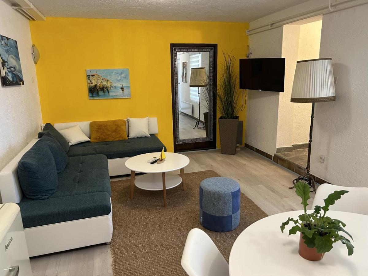 Peaceful Apartment With Patio Rovinj Eksteriør billede