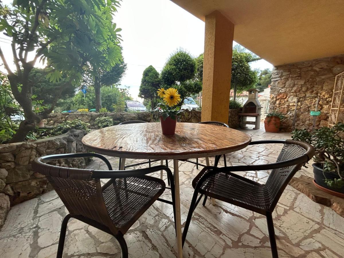 Peaceful Apartment With Patio Rovinj Eksteriør billede
